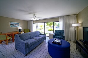 3 bedroom 3 bath townhome | Living area