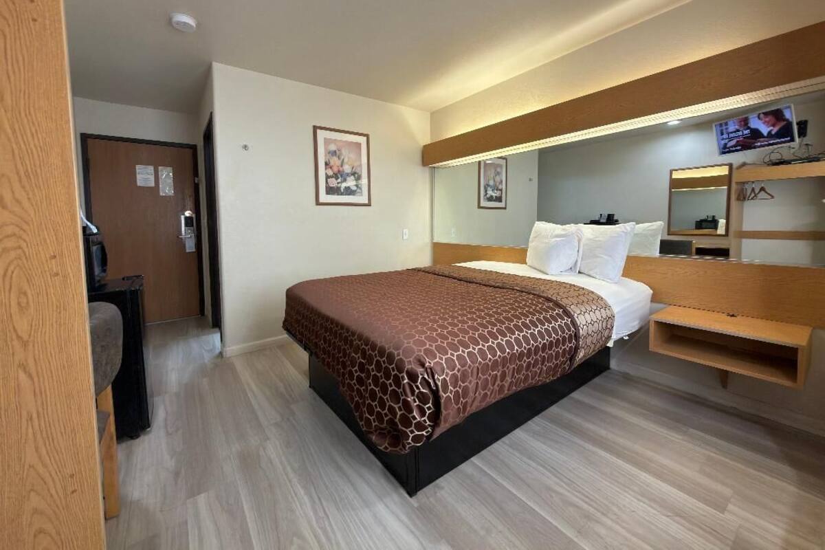 Desk, iron/ironing board, WiFi (free), alarm clocks