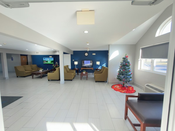 Lobby sitting area - Americas Best Value Inn & Suites Ada (Ada)