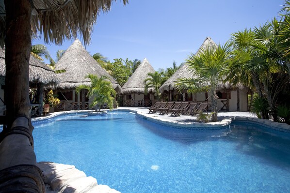 2 outdoor pools, pool loungers