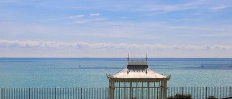 A gazebo by the sea with a clear view of the ocean.
