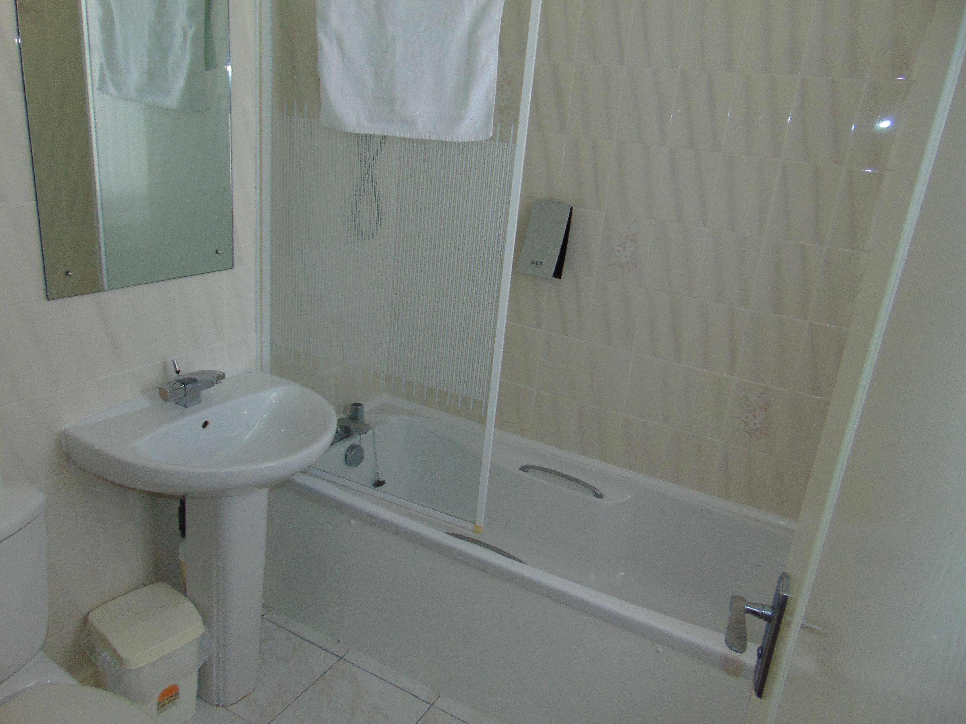 A bathroom with a sink, toilet, and bathtub.