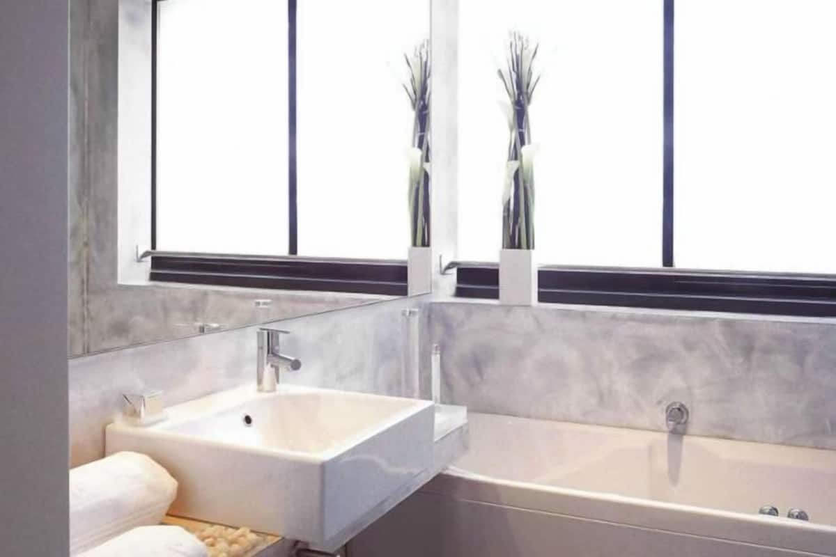Bathroom | Free toiletries, hair dryer, bidet, towels