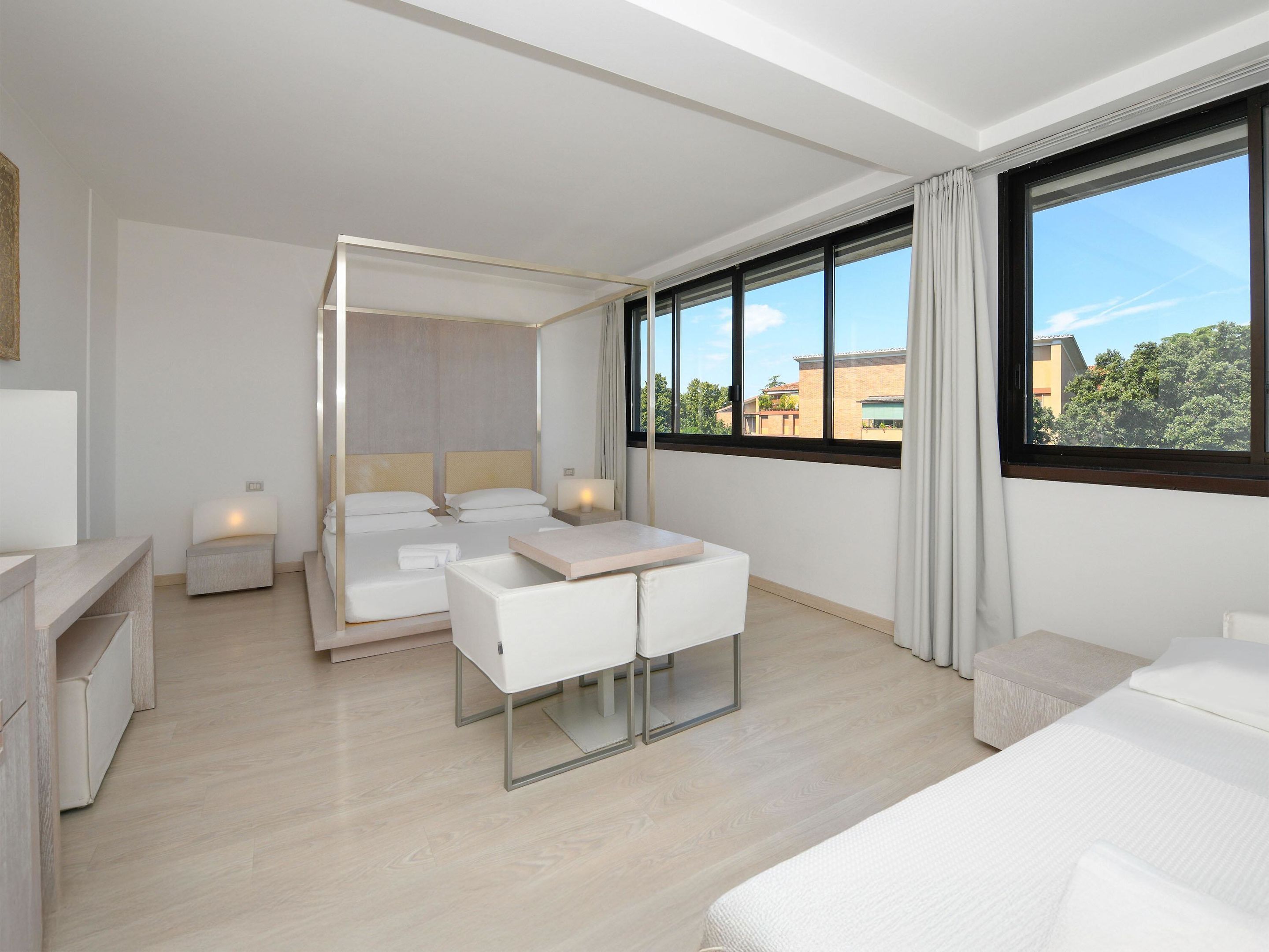 Literie hypoallergénique, couette en duvet d'oie, minibar