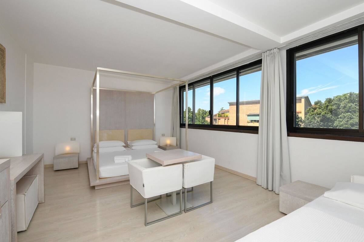 Literie hypoallergénique, couette en duvet d'oie, minibar