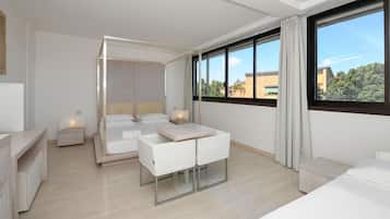 Hypo-allergenic bedding, down comforters, minibar, in-room safe