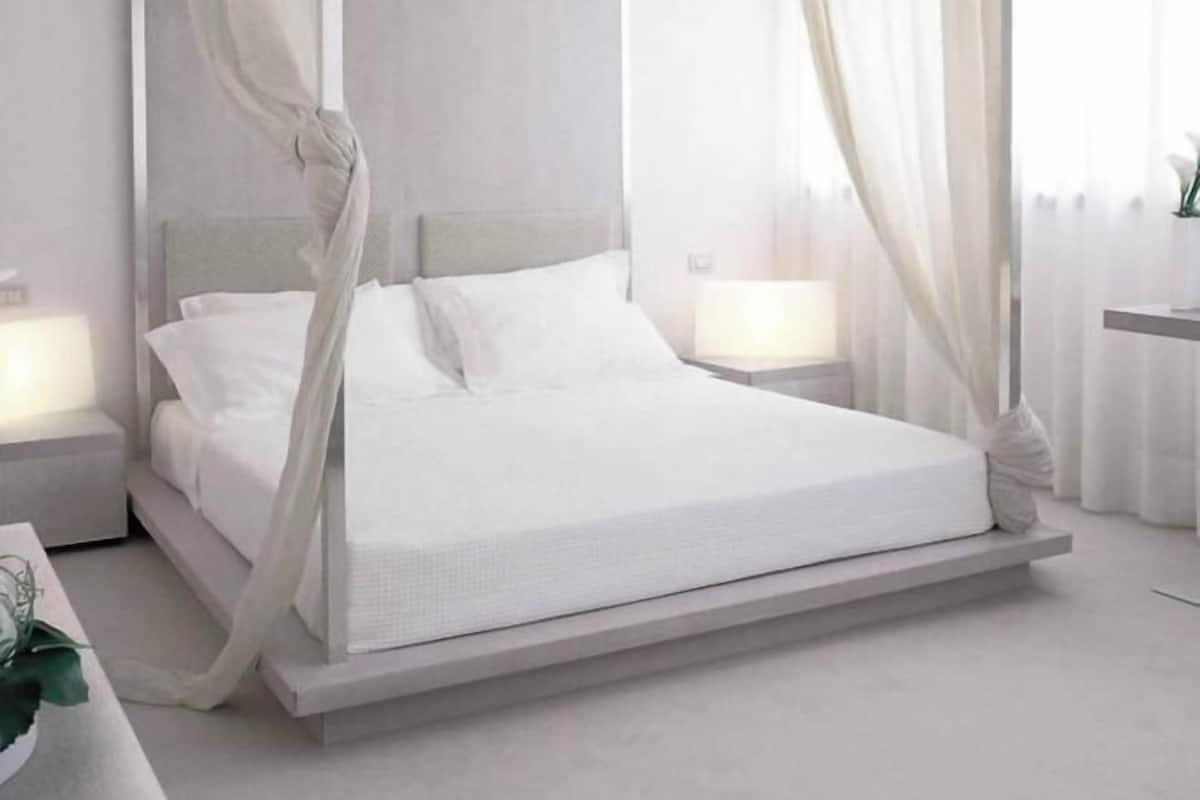 1 bedroom, hypo-allergenic bedding, down comforters, minibar