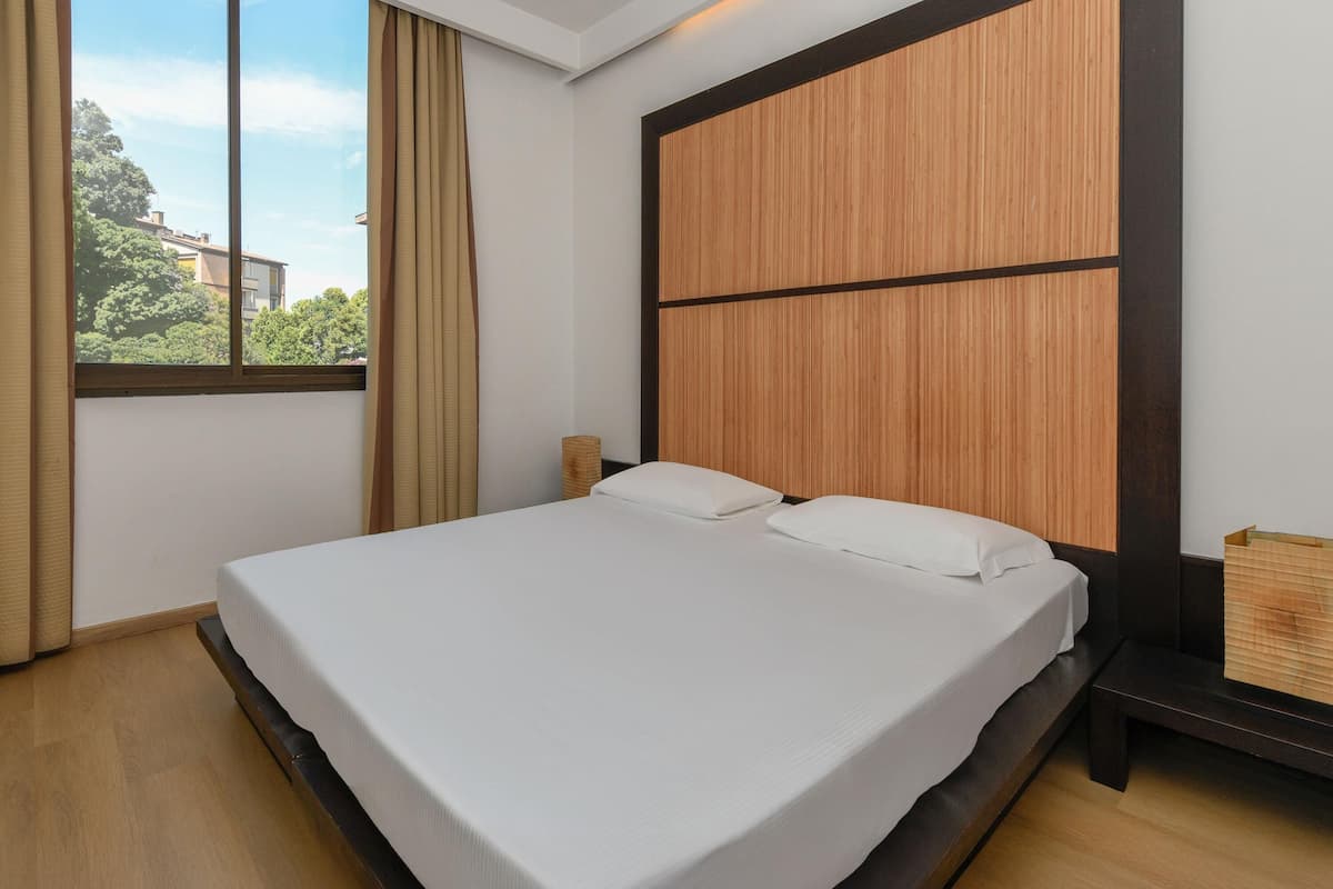 Dobbeltrom – standard, 1 queensize-seng | Allergitestet sengetøy, dundyner, minibar og safe på rommet