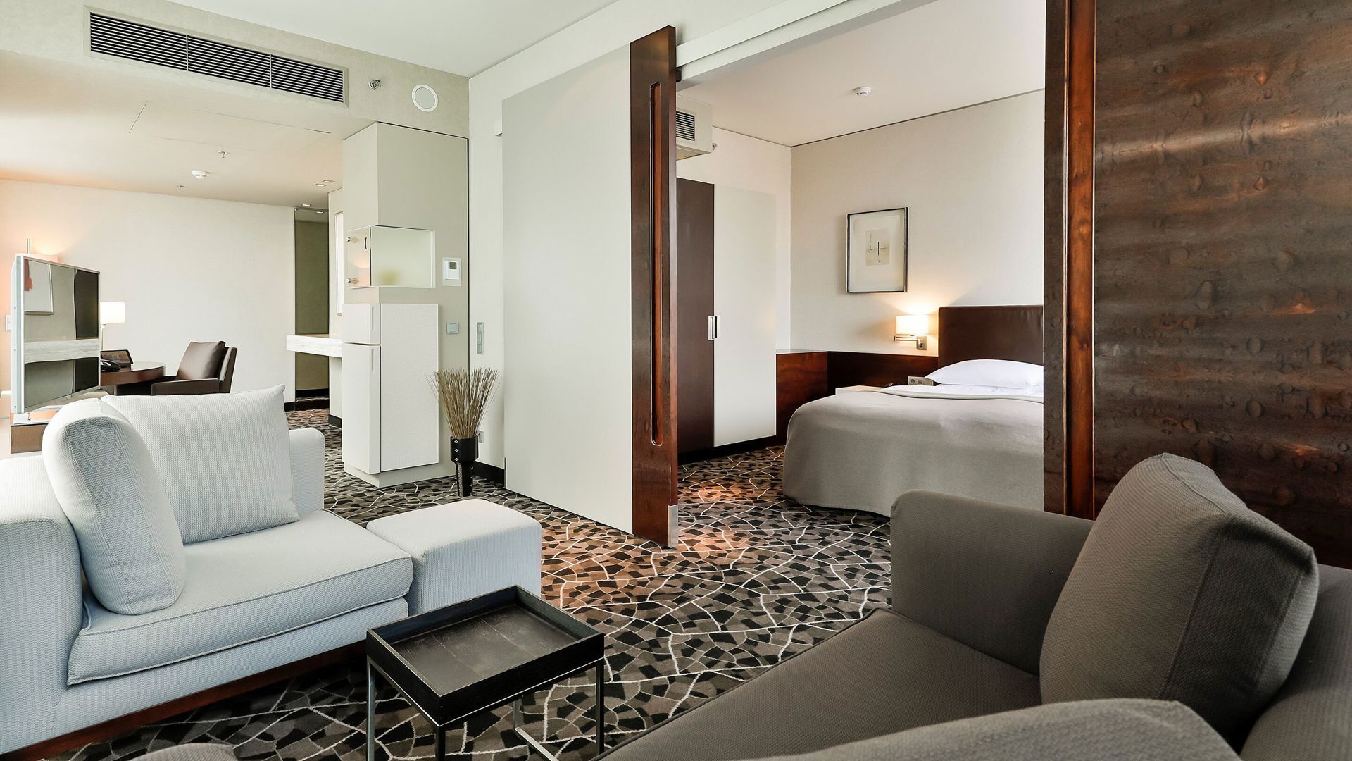 Hypo-allergenic bedding, in-room safe, desk, laptop workspace