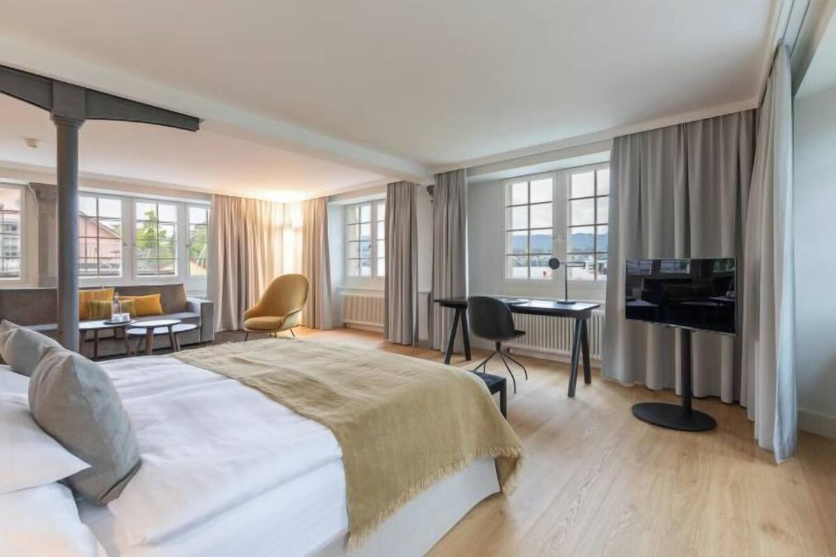 Down duvets, minibar, in-room safe, desk