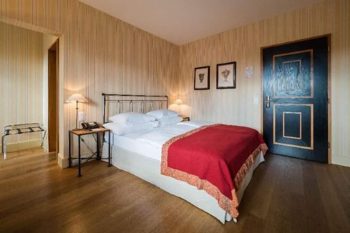 Down duvets, minibar, in-room safe, desk