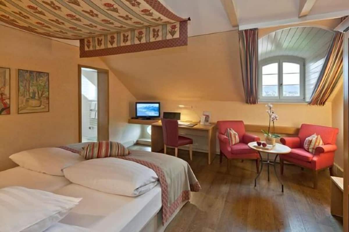 Couette en duvet d'oie, minibar, coffres-forts dans les chambres, bureau