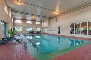 Indoor pool, sun loungers