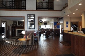 Lobby - Comfort Inn Warrensburg Station (Warrensburg)