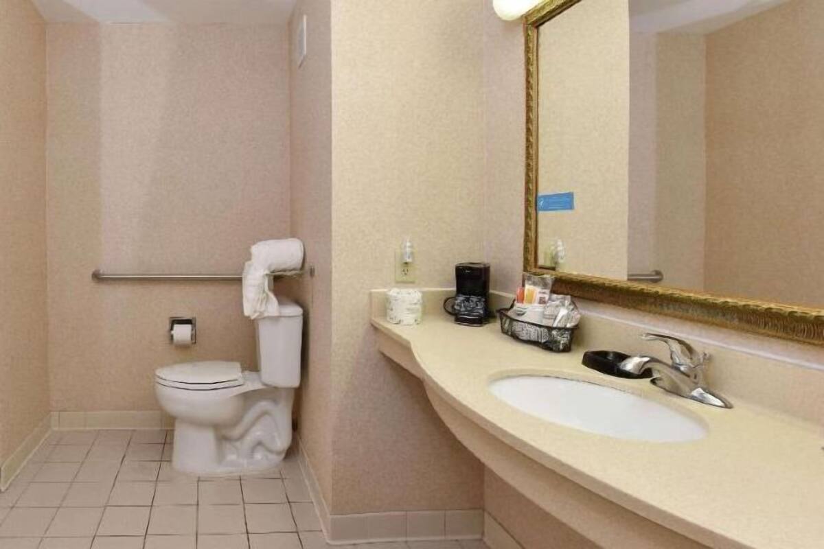 Salle de bain | Baignoire, sĂšche-cheveux, serviettes fournies