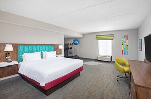 One king whirlpool ns | In-room safe, iron/ironing board, free WiFi, bed sheets - Hampton Inn Selma (Selma)