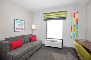 One king study sofabed ns | Living area | 42-inch flat-screen TV with cable channels, TV - Hampton Inn Selma (Selma)