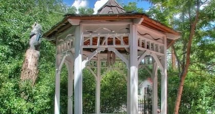 Spurs n Lace Bed & Breakfast Inn