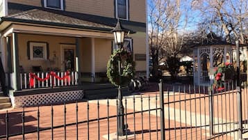 Pintu masuk hartanah