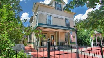 Pintu masuk hartanah