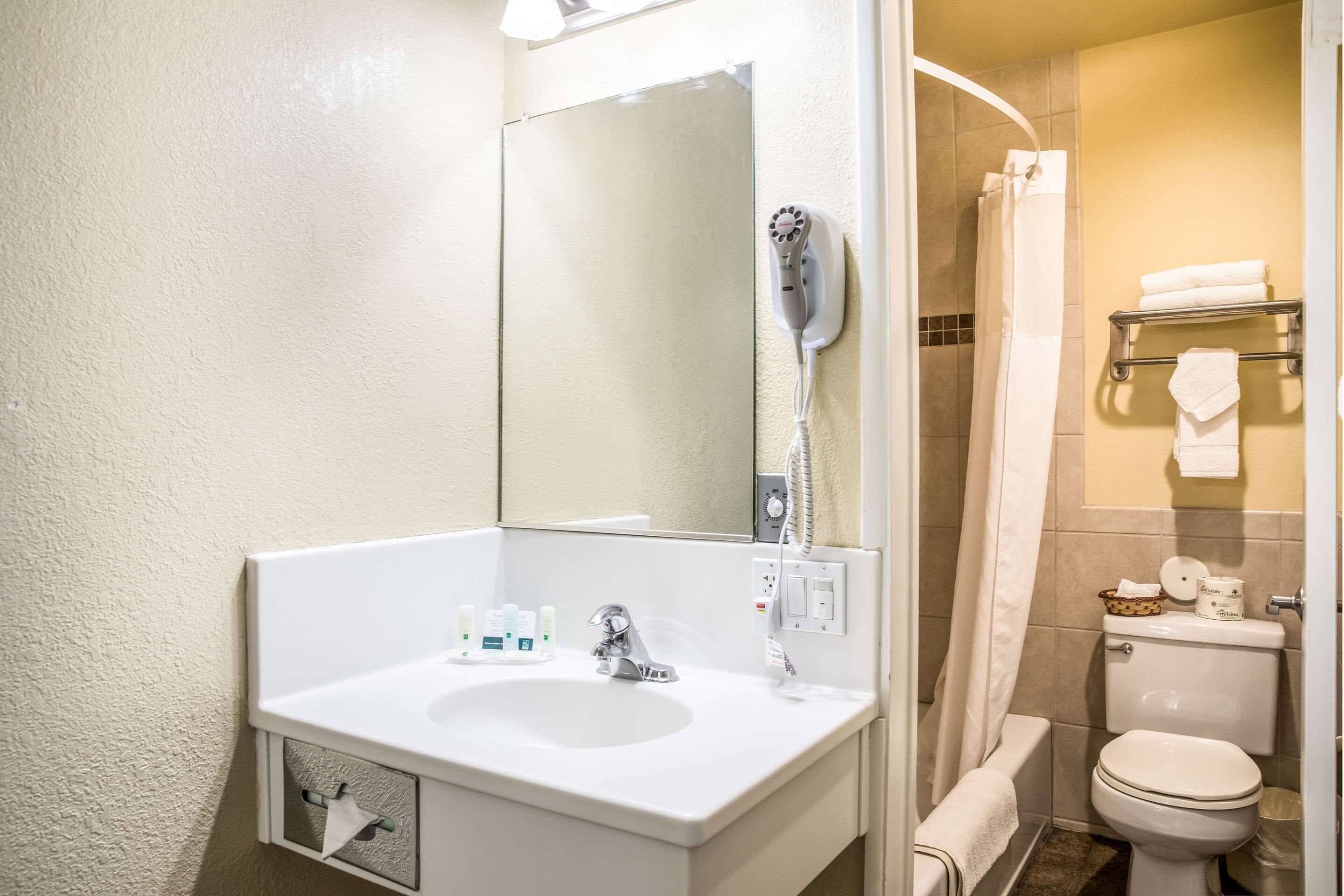 Photo - Quality Inn Santa Barbara