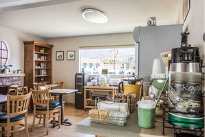 Free daily continental breakfast - Quality Inn Santa Barbara (Santa Barbara)