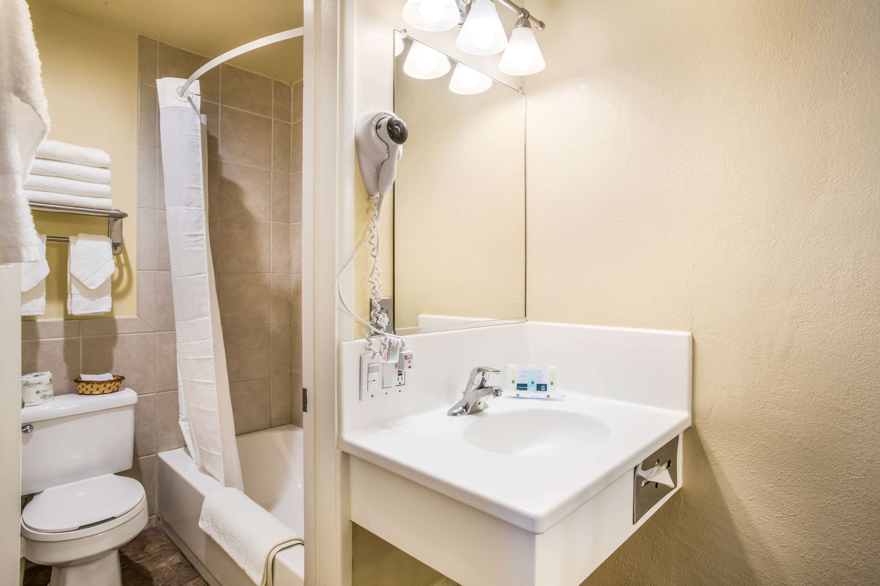 Photo - Quality Inn Santa Barbara