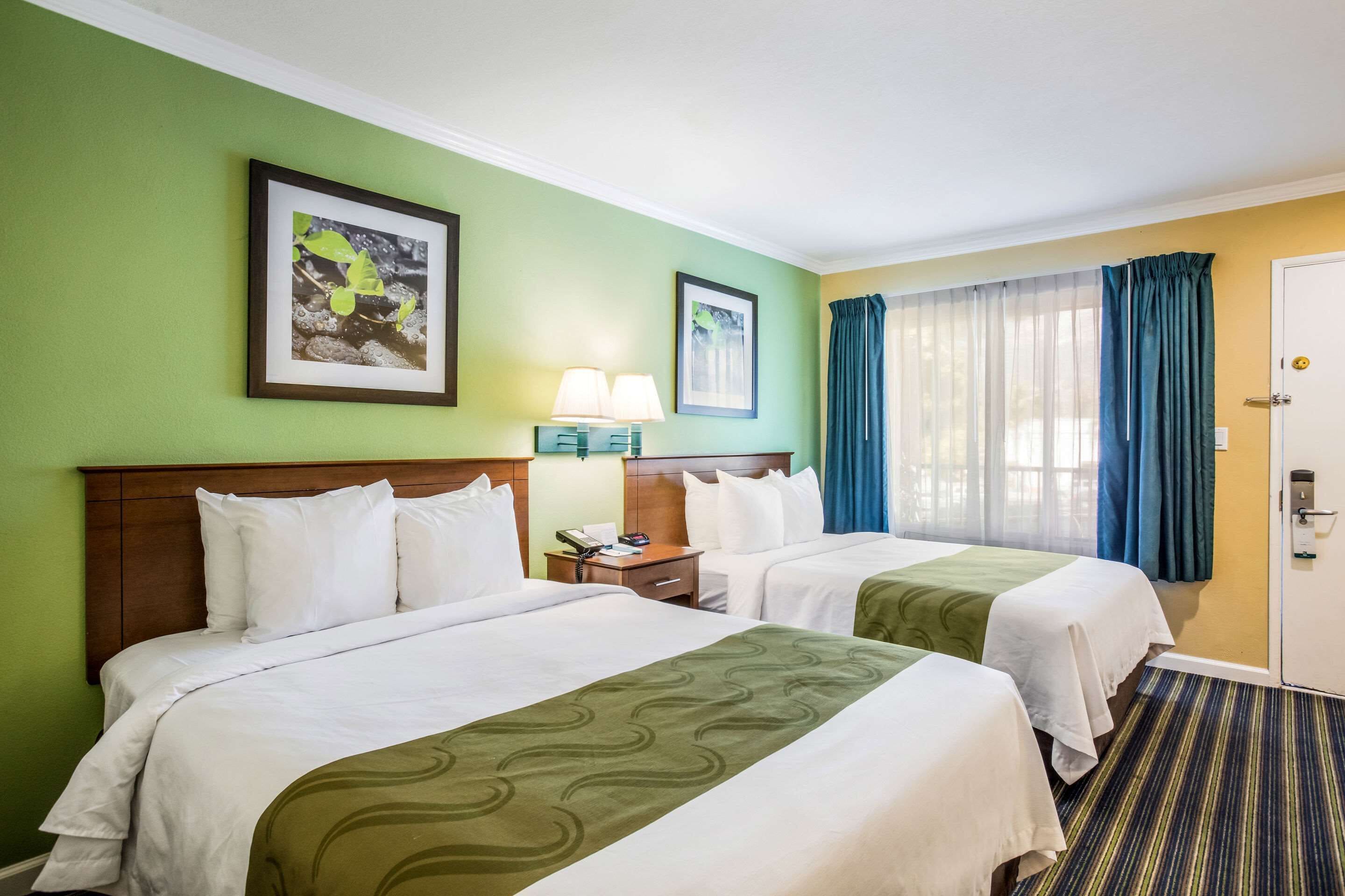 Double Room (1 Queen and 1 Double bed)