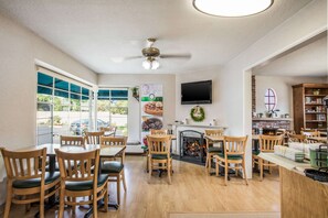 Free daily continental breakfast - Quality Inn Santa Barbara (Santa Barbara)