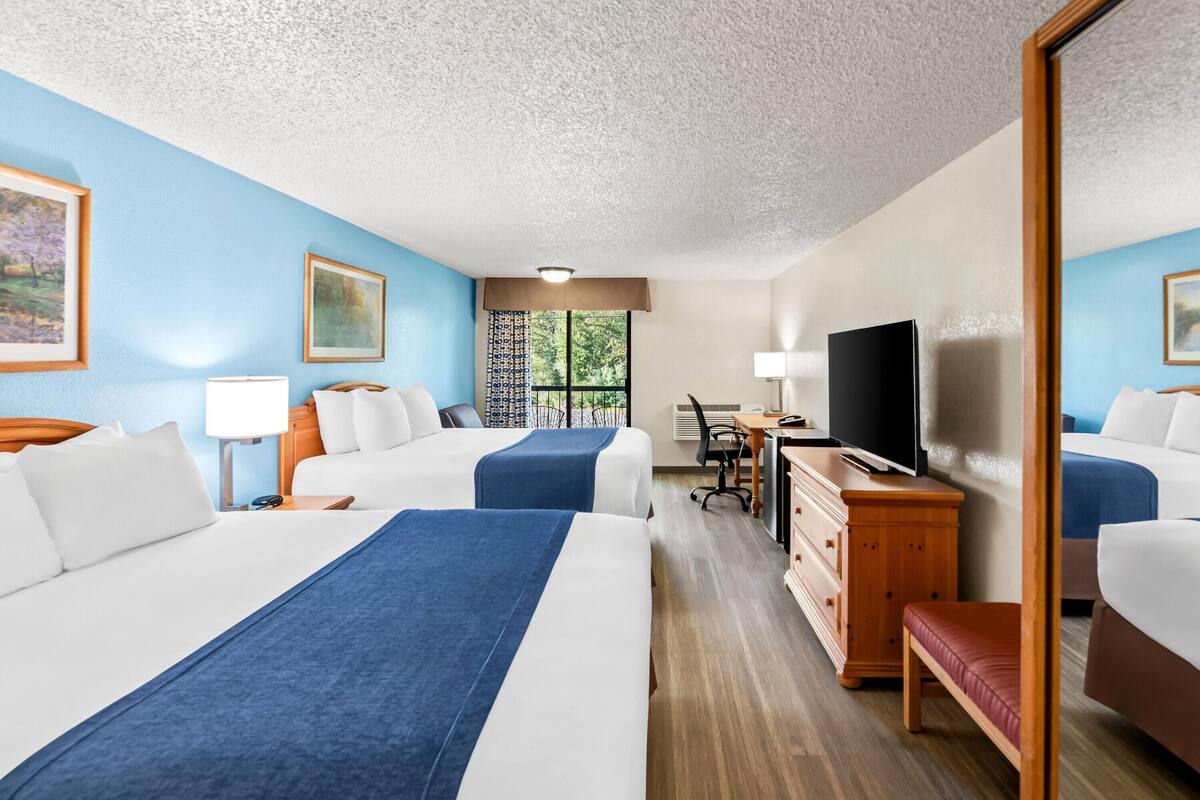 room, 2 queen beds, non smoking (river view) | premium bedding, desk, blackout curtains, iron/ironing board