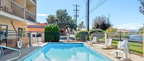 En sÀsongsöppen utomhuspool