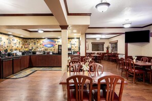 Free daily continental breakfast - Baymont by Wyndham Yakima Riverfront (Yakima)