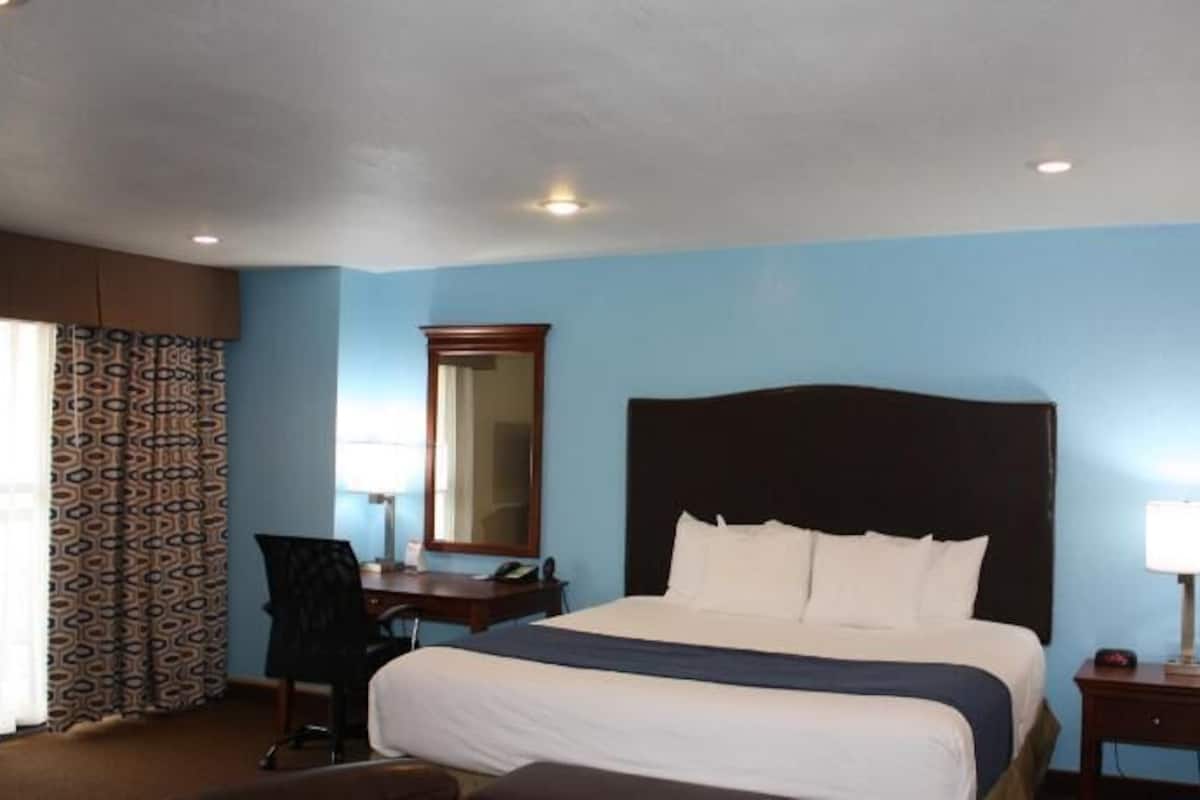 Premium bedding, desk, blackout drapes, iron/ironing board