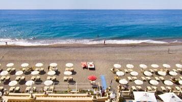 Private beach, sun-loungers, beach umbrellas, beach towels