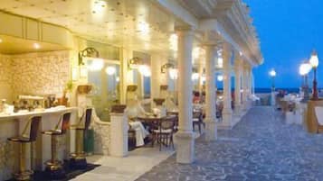 Bar junto a la alberca
