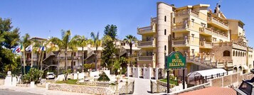 ด้านหน้าที่พัก