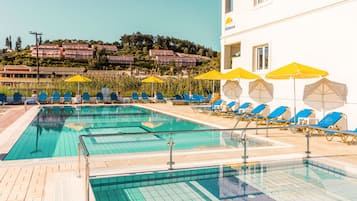 2 piscines extérieures