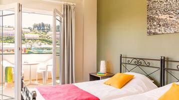 Blackout curtains, free WiFi, bed sheets