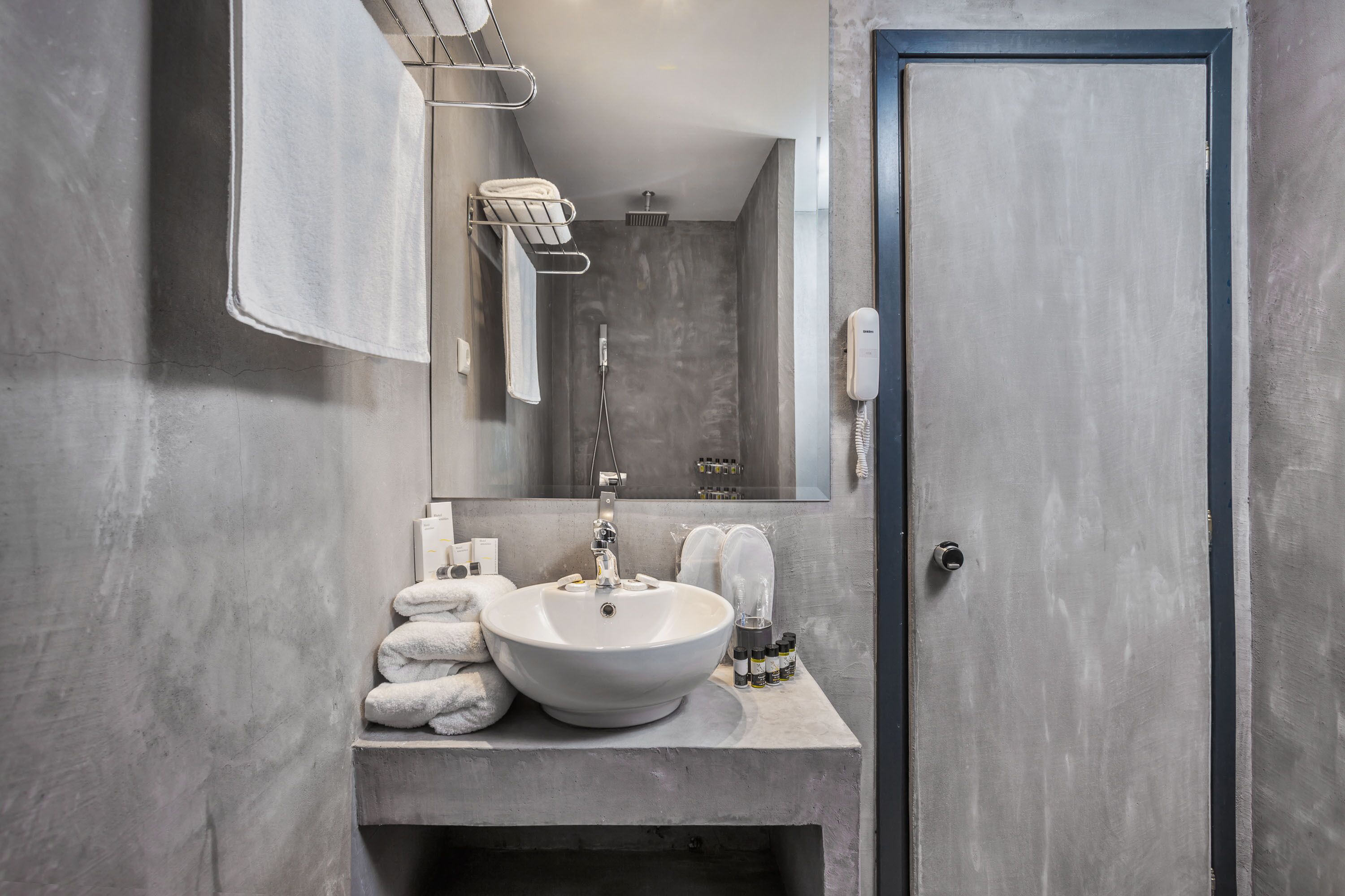 junior suite | bathroom sink