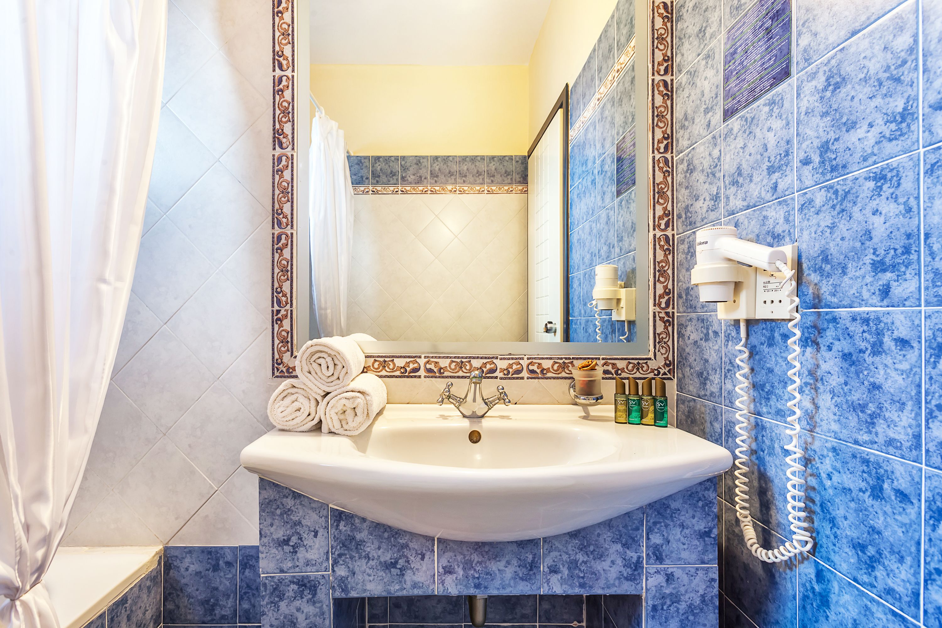 family room | bathroom sink