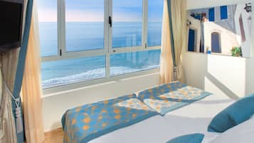 Minibar, setrika/meja setrika, Wi-Fi gratis, dan seprai linen