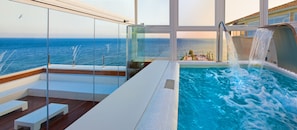 Hot tub, Turkish bath/hammam, body treatments, aromatherapy, body wraps