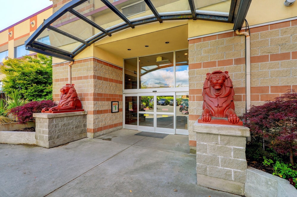 Red Lion Inn and Suites