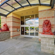 Red Lion Inn and Suites