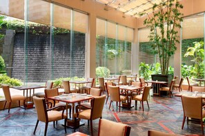 3 restaurants, breakfast, lunch, dinner served; international cuisine 