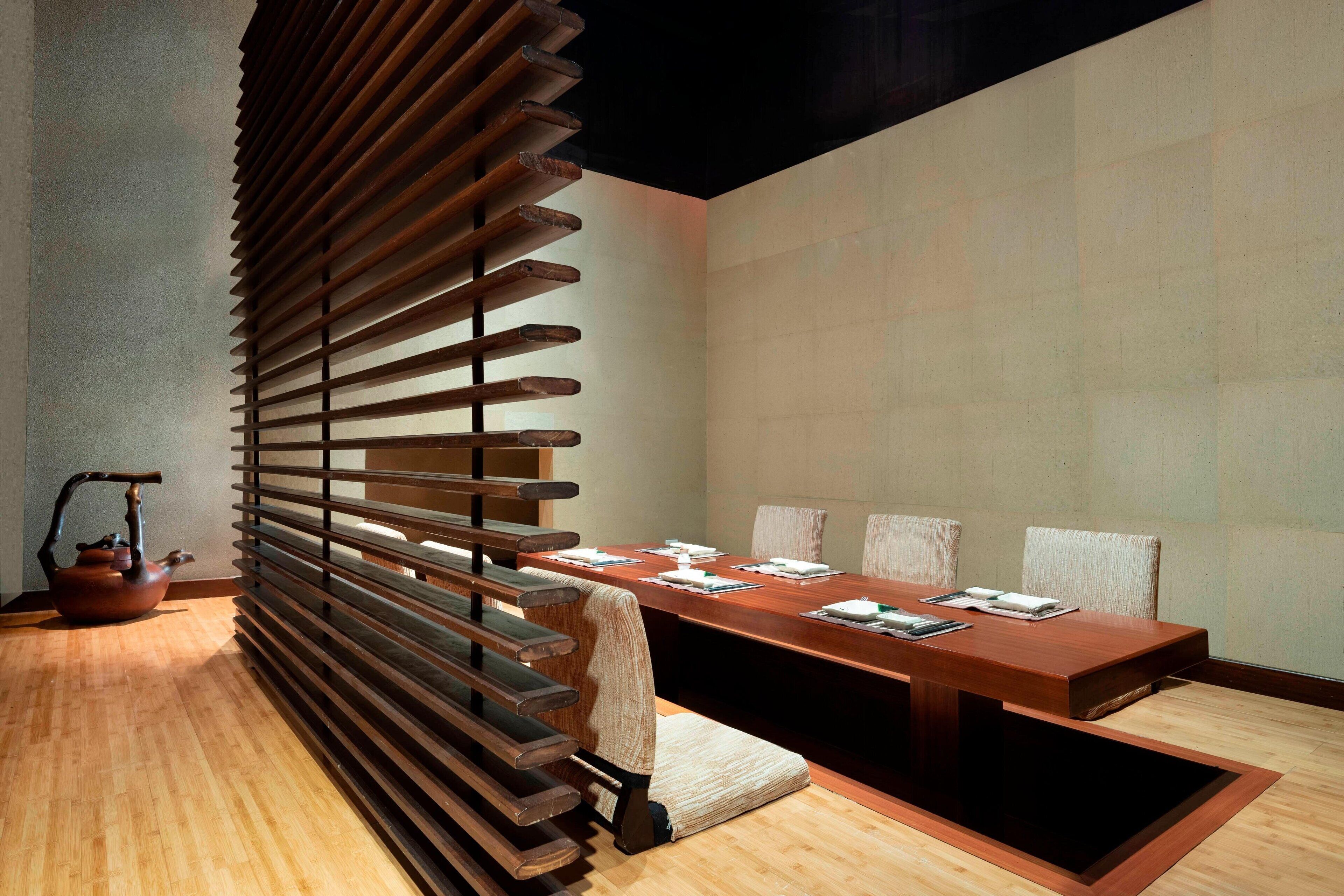 3 间餐厅，供应早餐、午餐和晚餐，国际美食