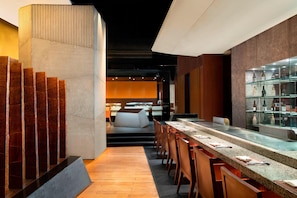 3 restaurants, spécialités Cuisine internationale