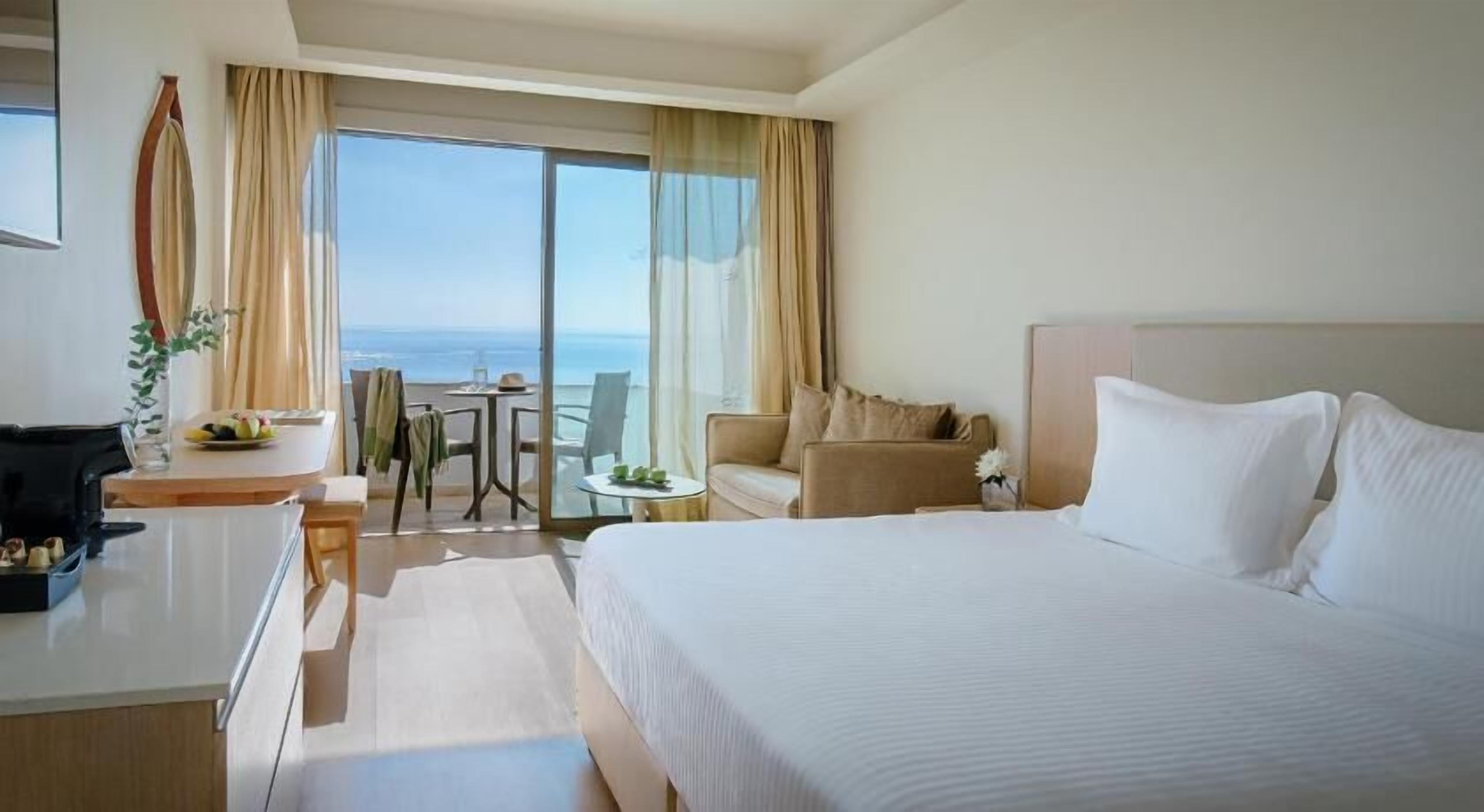 埃及棉床单、迷你吧、客房内保险箱、办公桌