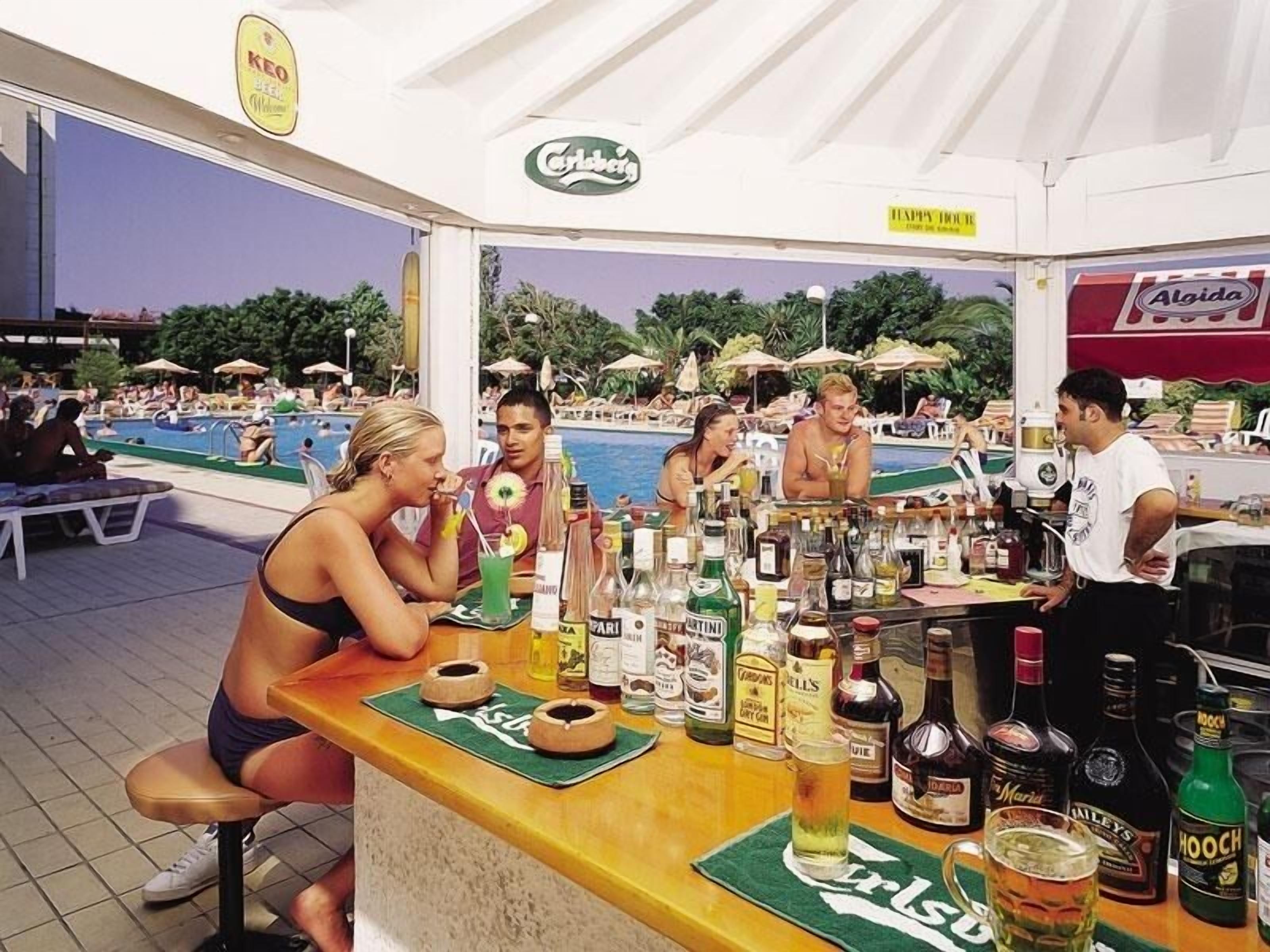 Bar à beira da piscina