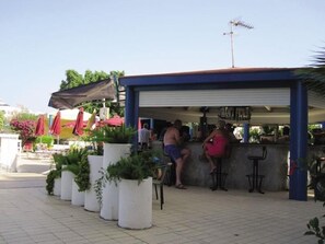 Allasbaari